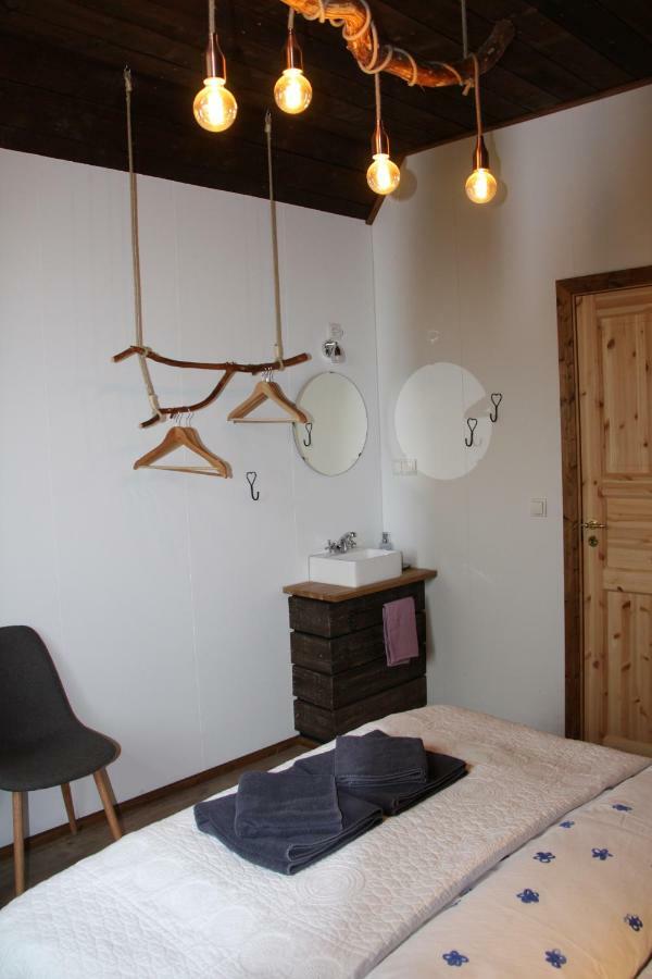 Julia'S Guesthouse B&B Hnaus Exteriér fotografie